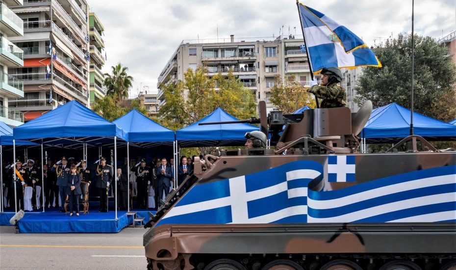 Η μεγάλη στρατιωτική παρέλαση στη Θεσσαλονίκη – Ποιοι δίνουν το παρών (βίντεο)