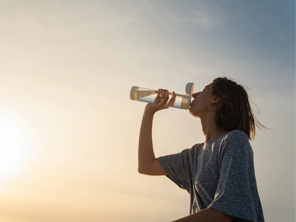 Πρόληψη των ουρολοιμώξεων: Πόσο νερό πρέπει να πίνουν οι γυναίκες