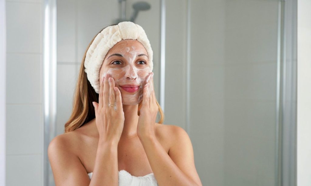 Δείτε πώς το γαλακτικό οξύ δρα στην επιδερμίδα – Μπορείτε να το χρησιμοποιείτε κάθε μέρα;