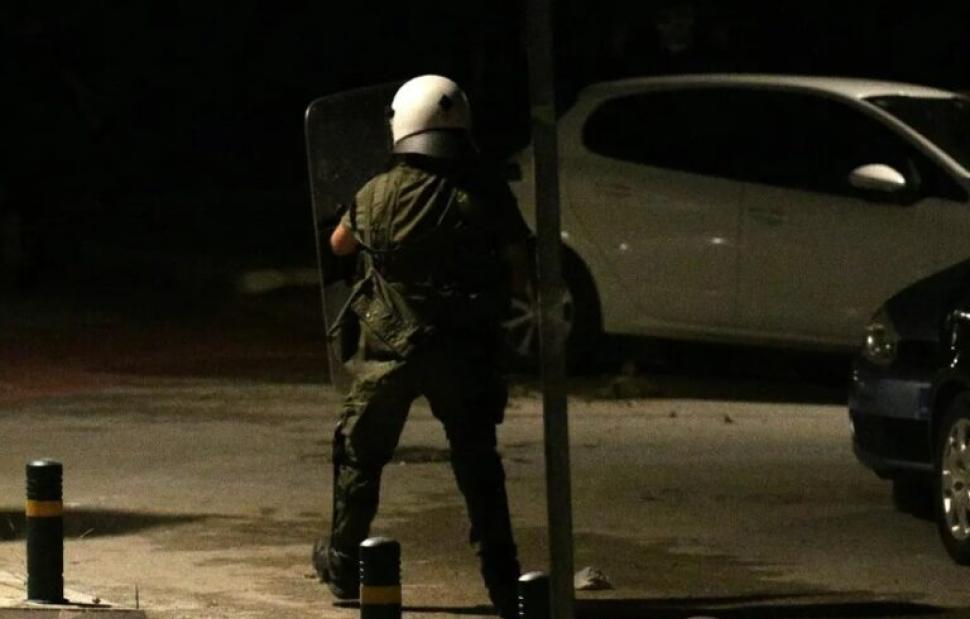 Θεσσαλονίκη: Επίθεση με μολότοφ σε διμοιρία των ΜΑΤ στο τουρκικό προξενείο