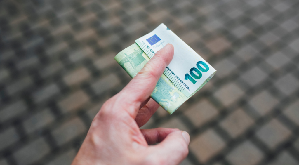 ΟΠΕΚΑ: «Εκπνέει» αύριο η προθεσμία αιτήσεων για το επίδομα των 600 ευρώ