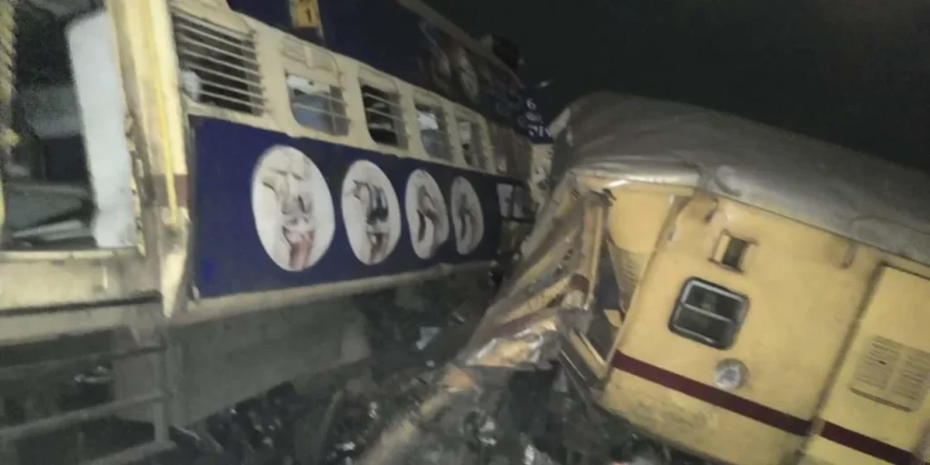 Σύγκρουση τρένων στην Ινδία – Τουλάχιστον δέκα νεκροί