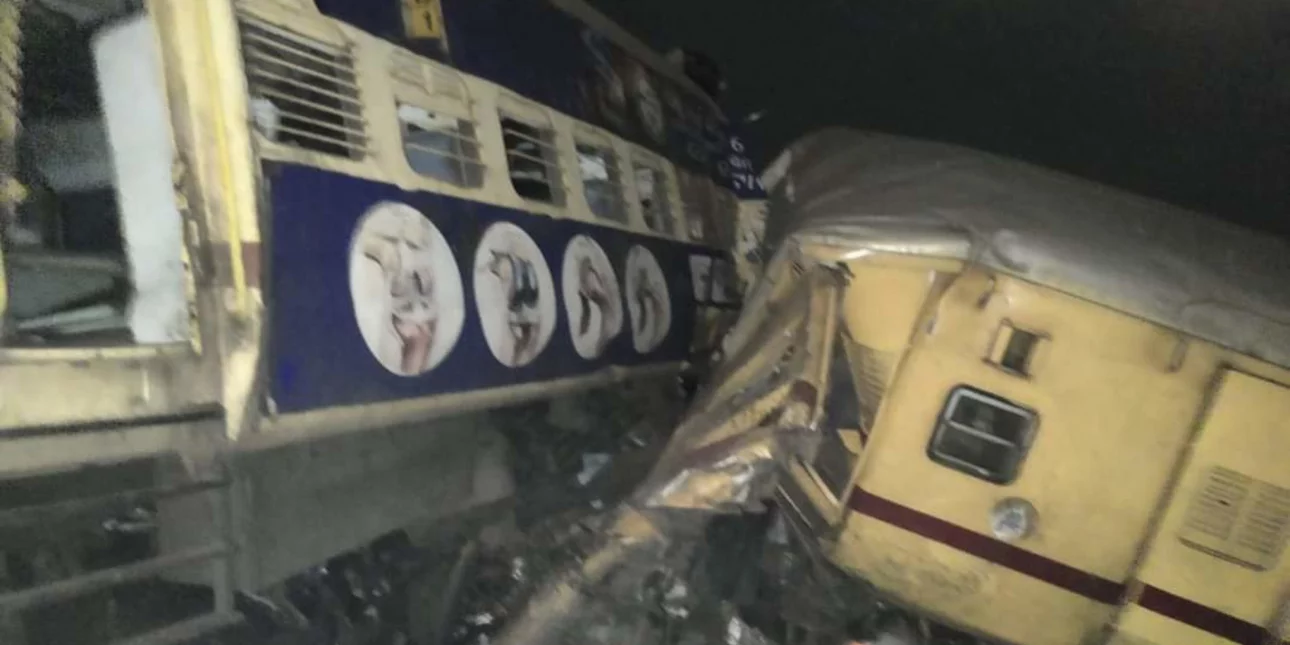 Σύγκρουση τρένων στην Ινδία – Τουλάχιστον δέκα νεκροί