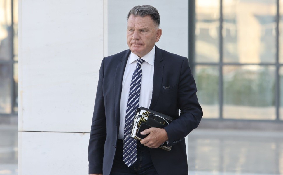 Οπαδοί του Βύζαντα Μεγάρων προπηλάκισαν τον Α.Κούγια – Του πέταξαν μπουκάλια με νερό