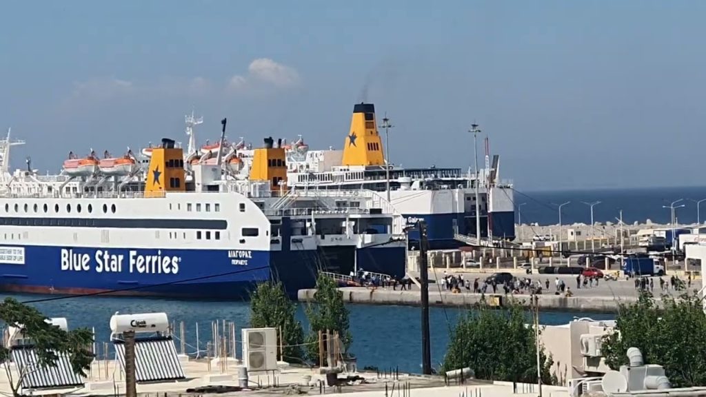 Αναστάτωση στο λιμάνι της Ρόδου – Παράνομοι αλλοδαποί εμποδίζουν πλοίο να αναχωρήσει