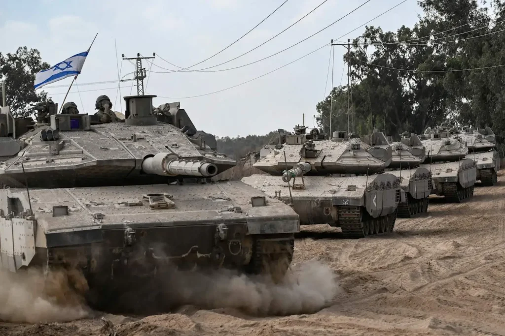Η στιγμή που ισραηλινά άρματα Merkava IV εισβάλουν στην περίμετρο της Γάζας (βίντεο)