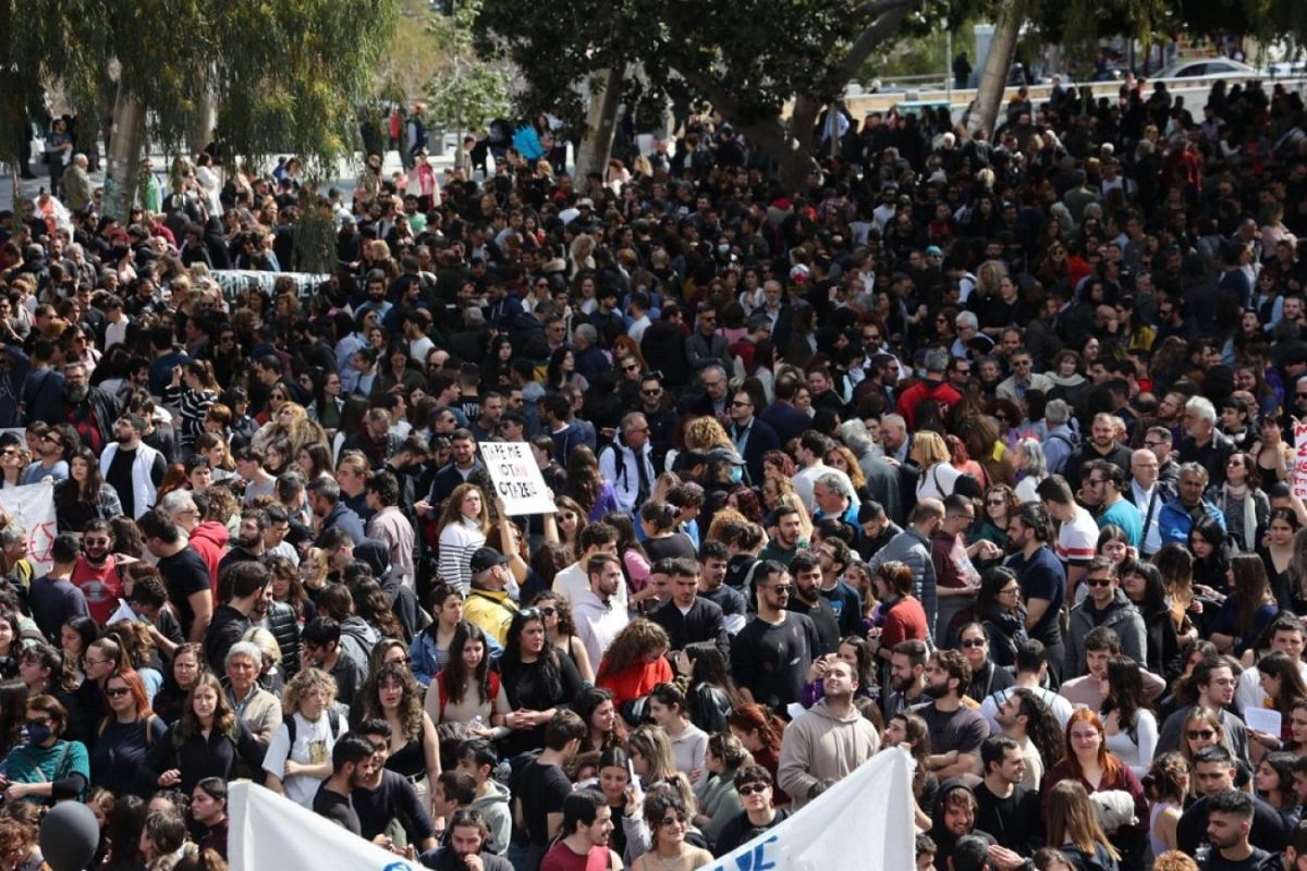 Συγκεντρώσεις διαμαρτυρίας για την 16χρονη που τραυματίστηκε στο Ν.Ηράκλειο (βίντεο)