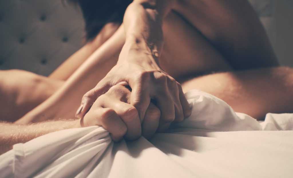 Νέα μελέτη αποκαλύπτει πόσες φορές την εβδομάδα πρέπει να κάνετε σεξ για να έχετε γερό μυαλό