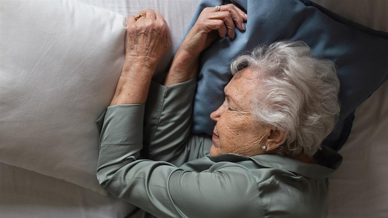 Νέα μελέτη: Ο ελαφρύς ύπνος μετά τα 60 έτη αυξάνει τον κίνδυνο άνοιας