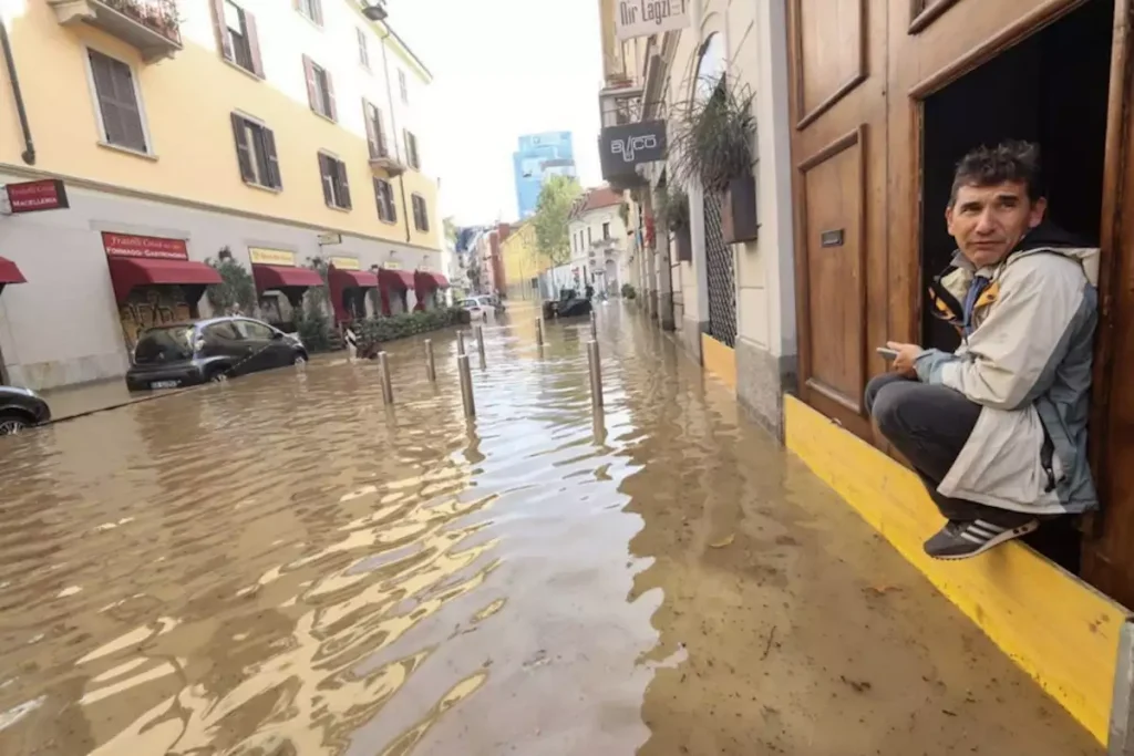 Σφοδρή κακοκαιρία στην Ιταλία – Πλημμύρες σε Μιλάνο και Τοσκάνη