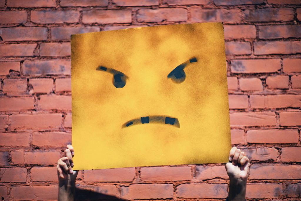 Νέα έρευνα: Οι θυμωμένοι αποδίδουν καλύτερα σε απαιτητικές εργασίες