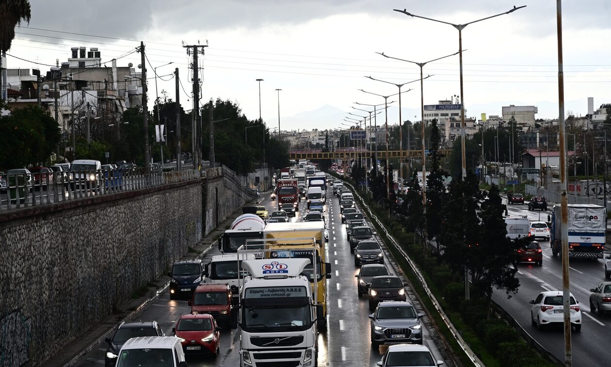 Στο «κόκκινο» Κηφισός και Κηφισίας – Καθυστερήσεις άνω των 20 λεπτών στην Αττική Οδό
