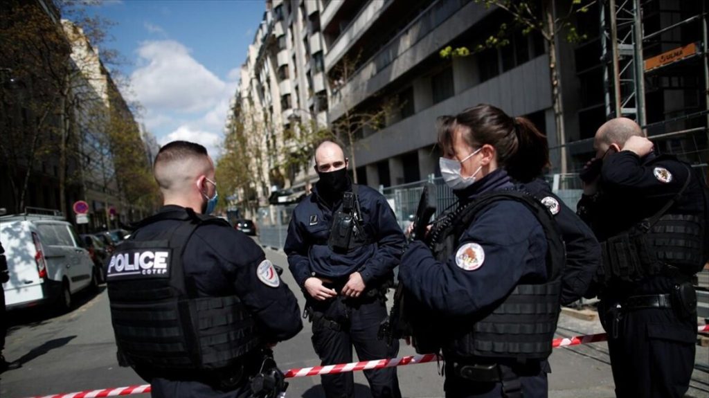 Παρίσι: Γυναίκα που υποστήριζε την τρομοκρατία πυροβολήθηκε από την αστυνομία