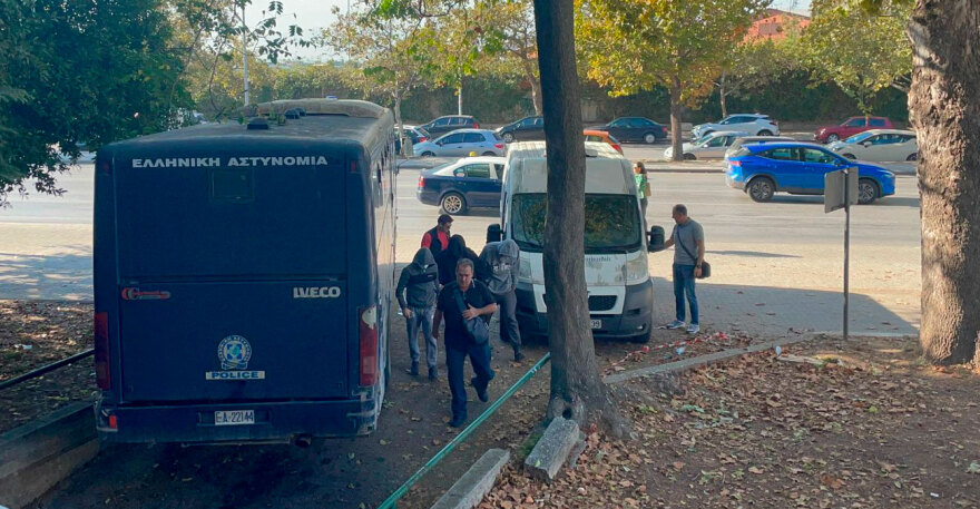 Θεσσαλονίκη: Ελεύθεροι οι τρεις συλληφθέντες από την οπαδική συμπλοκή – Αρνούνται οποιαδήποτε εμπλοκή στο συμβάν