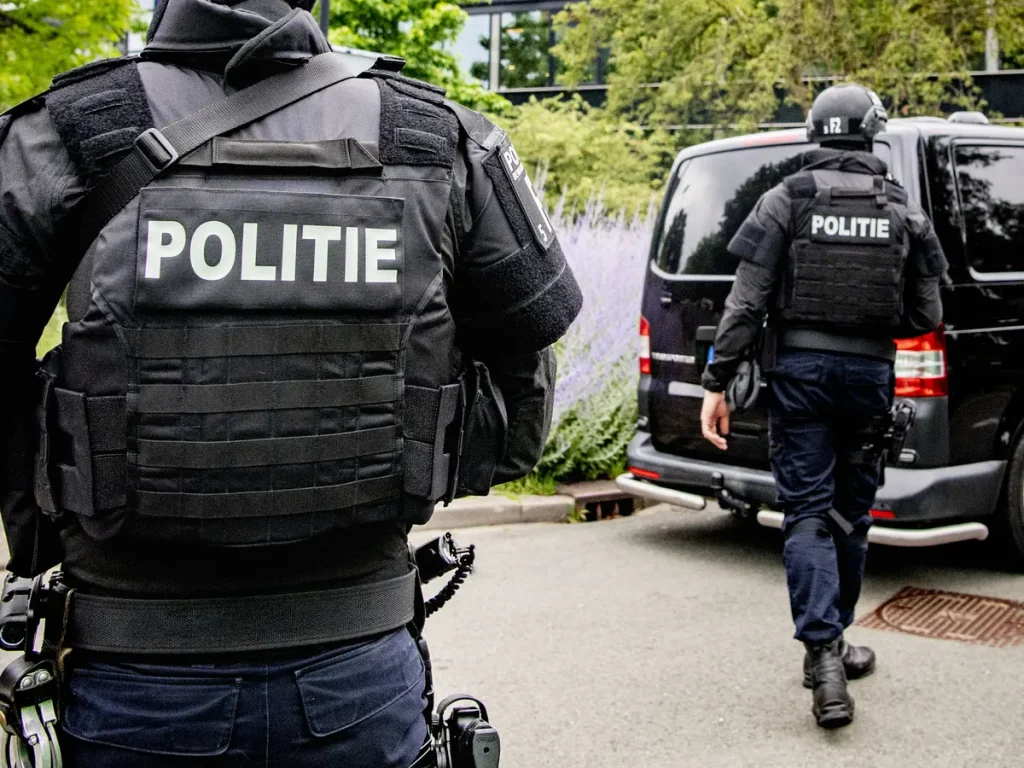 Ολλανδία: Συνελήφθησαν εργαζόμενος στην αντιτρομοκρατική και πρώην συνάδελφός του για διαρροή κρατικών μυστικών