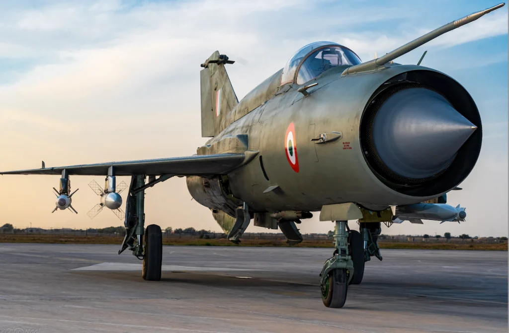 Ινδική αεροπορία: Ακόμα μία μοίρα μαχητικών MIG-21 τα αντικαθιστά με Su-30MKI