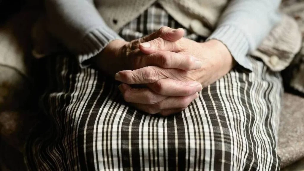 Αγχίαλος: Άνδρας ξυλοκόπησε και κλείδωσε στο σπίτι την 70χρονη μητέρα του – «Θα σε αφήσω να ψοφήσεις εδώ μέσα»