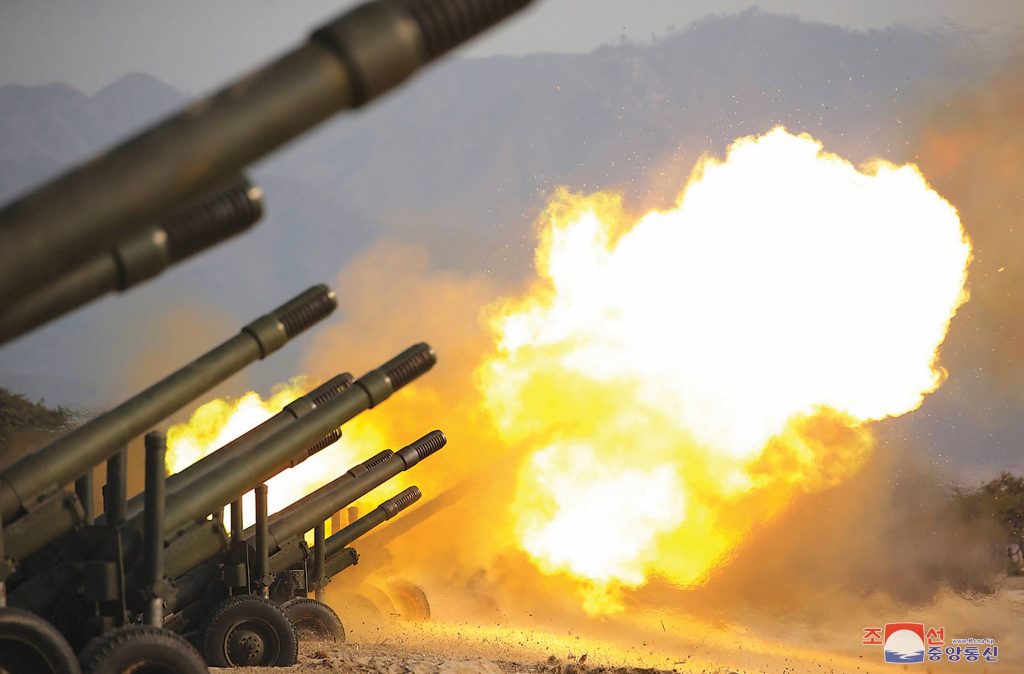 Σεούλ: «Η Βόρεια Κορέα έστειλε στην Ρωσία ένα εκατομμύριο βλήματα πυροβολικού»