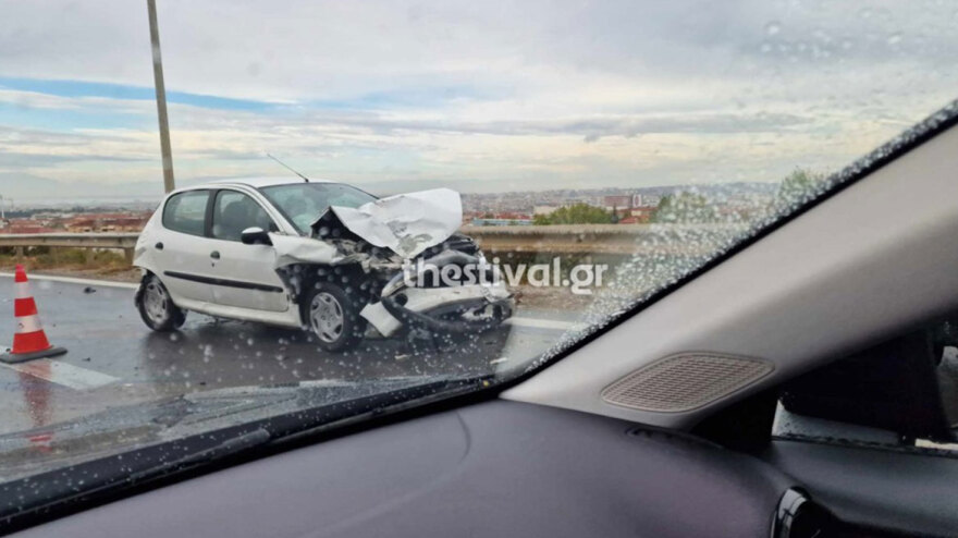 Θεσσαλονίκη: Δέκα οχήματα συγκρούστηκαν στην Περιφερειακή Οδό – Τραυματίστηκαν τρία άτομα