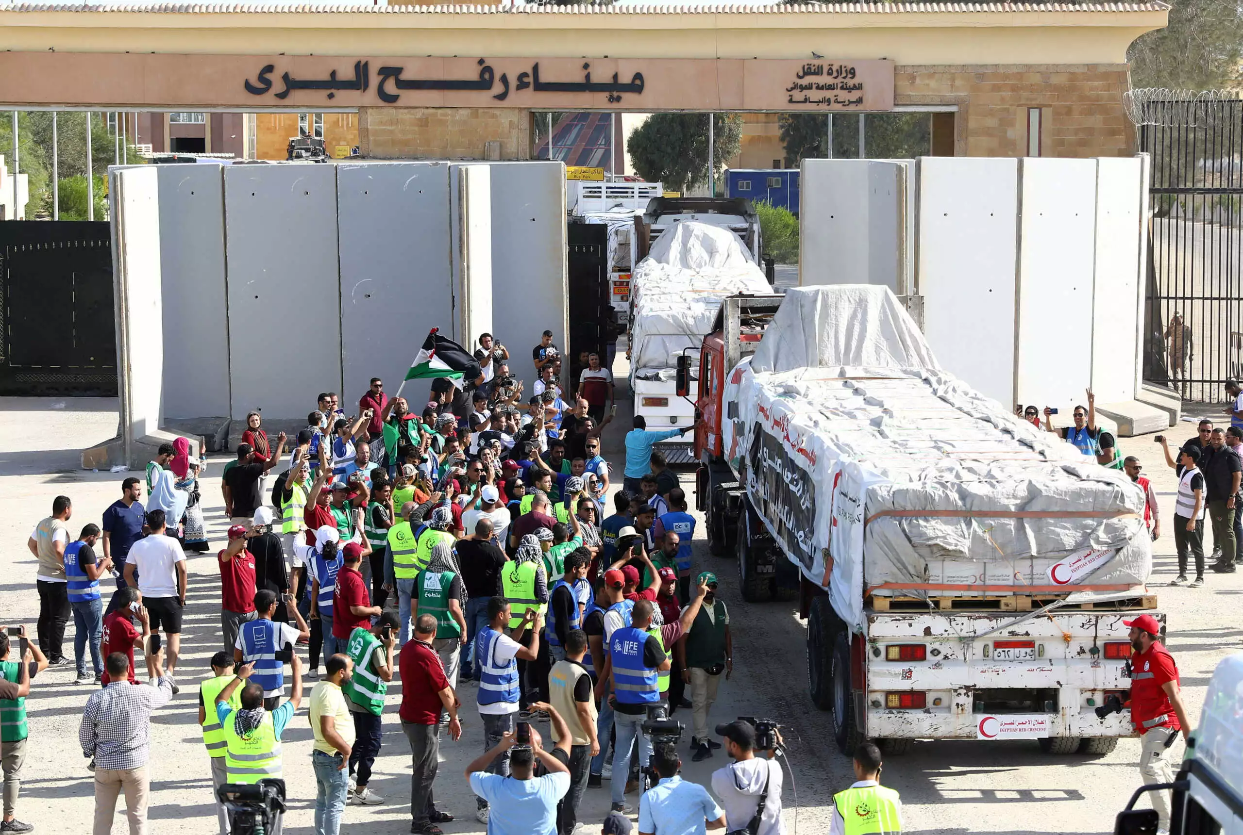 Η Αίγυπτος προσπαθεί να επιταχύνει την παροχή βοήθειας στη Λωρίδα της Γάζας
