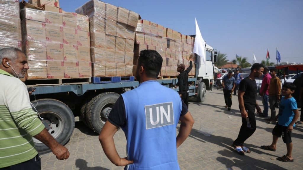 Ισραήλ: Ανθρωπιστική οργάνωση αναφέρει ότι τουλάχιστον 106 φορτηγά με βοήθεια πέρασαν στη Γάζα την Πέμπτη