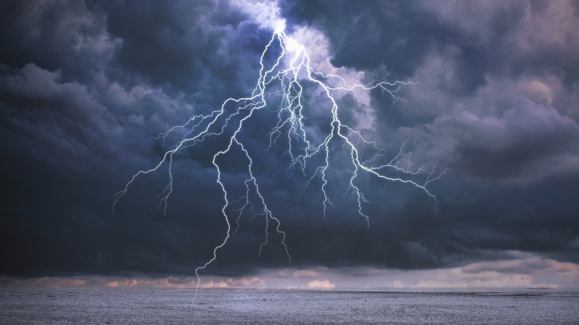 Νέο έκτακτο δελτίο επιδείνωσης του καιρού: Χαλάζι, καταιγίδες και κεραυνοί θα «χτυπήσουν» τη χώρα