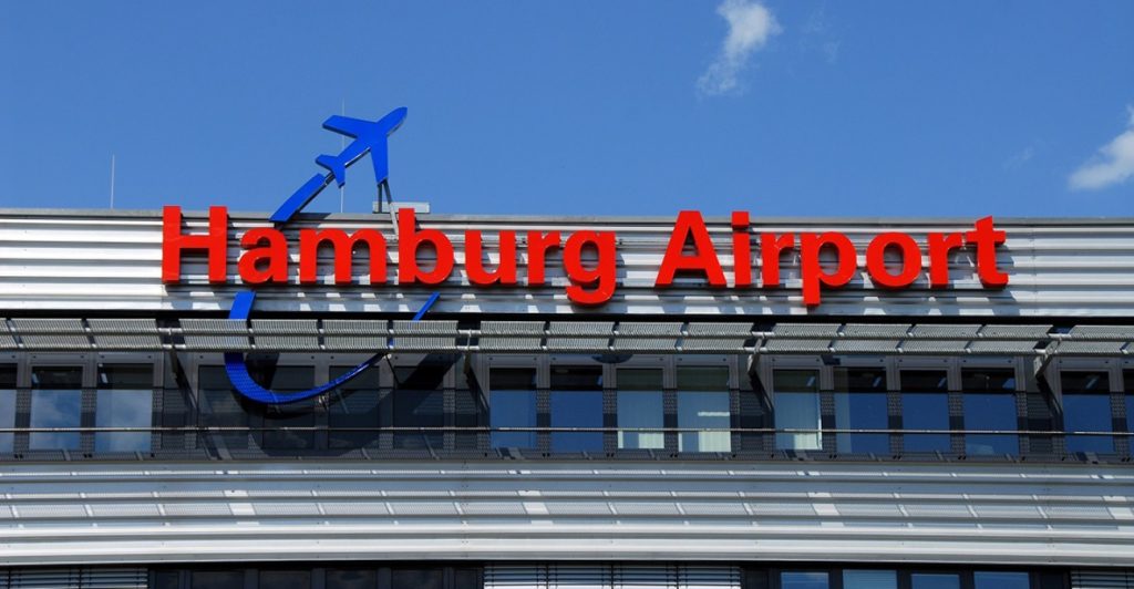 Ένοπλος άνδρας έσπασε την πύλη του αεροδρομίου στο Αμβούργο με το όχημά του (βίντεο) (upd)