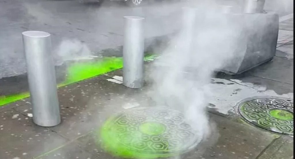 Μυστήρια πράσινη γλίτσα a la GhostBusters αναδύεται από τους υπόνομους της Νέα Υόρκης (βίντεο)
