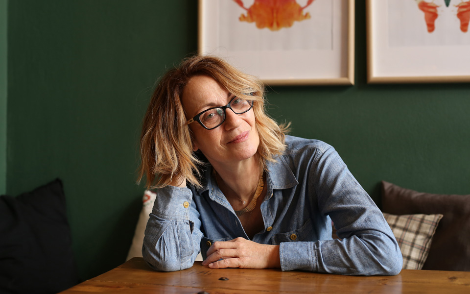 Θέμις Μπαζάκα: «Πρέπει να ξεκινήσει η σεξουαλική εκπαίδευση στο σχολείο και να πάψουν τα Θρησκευτικά»