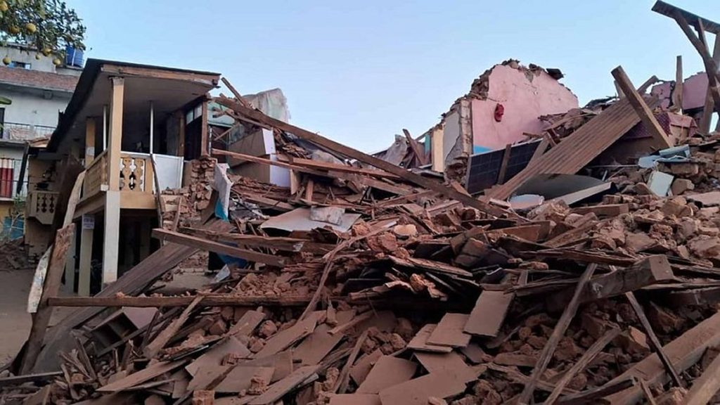 Τουλάχιστον 132 νεκροί από τον ισχυρό σεισμό στο Νεπάλ