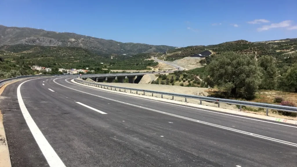 Κρήτη: Οδηγοί δέχθηκαν επίθεση με πέτρες στην Εθνική οδό Ηρακλείου