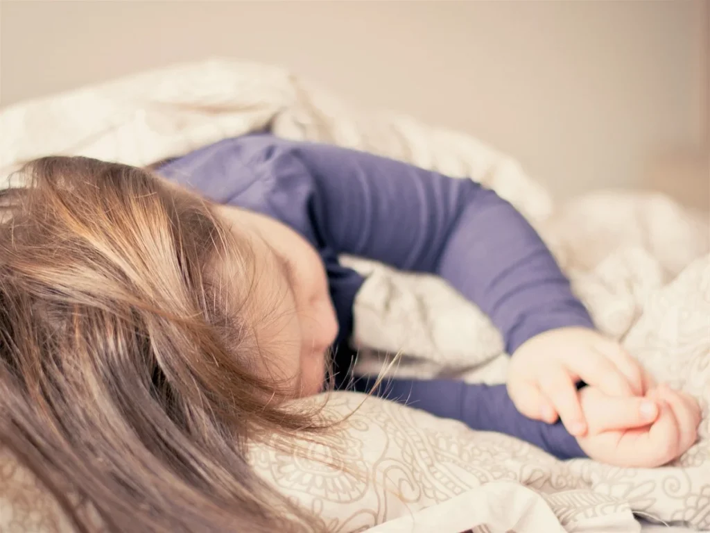 Πόσες ώρες πρέπει να κοιμούνται τα παιδιά ανάλογα με την ηλικία τους