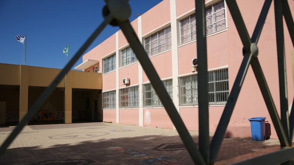 Φρίκη προκαλούν οι περιγραφές μαθητών που καταγγέλλουν παρενόχληση από τον γυμναστή: «Μου ‘λεγε να κάτσω στα πόδια του»