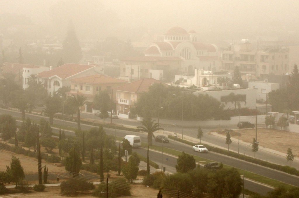 Κύμα σκόνης «πνίγει» την Κύπρο