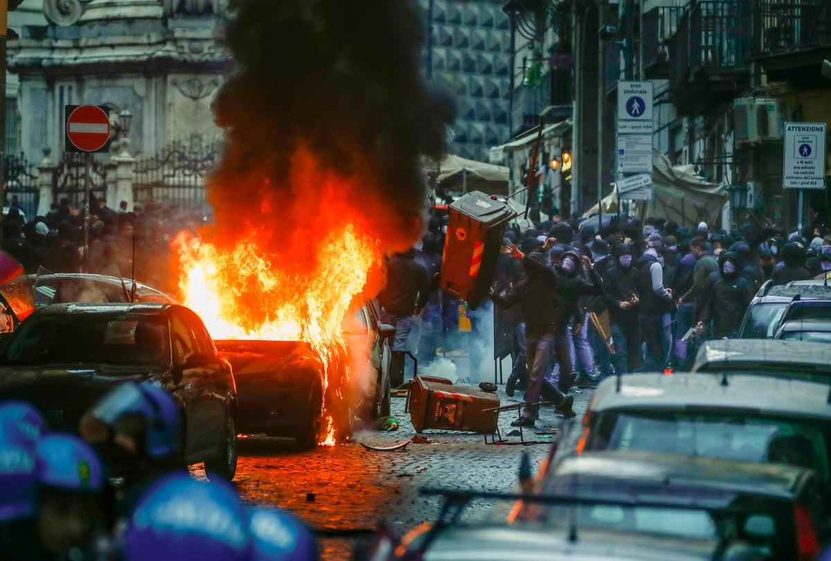 Νάπολη: Επεισόδια με οπαδούς της Νάπολι και της Ουνιόν Βερολίνου – Έγιναν συλλήψεις (βίντεο)