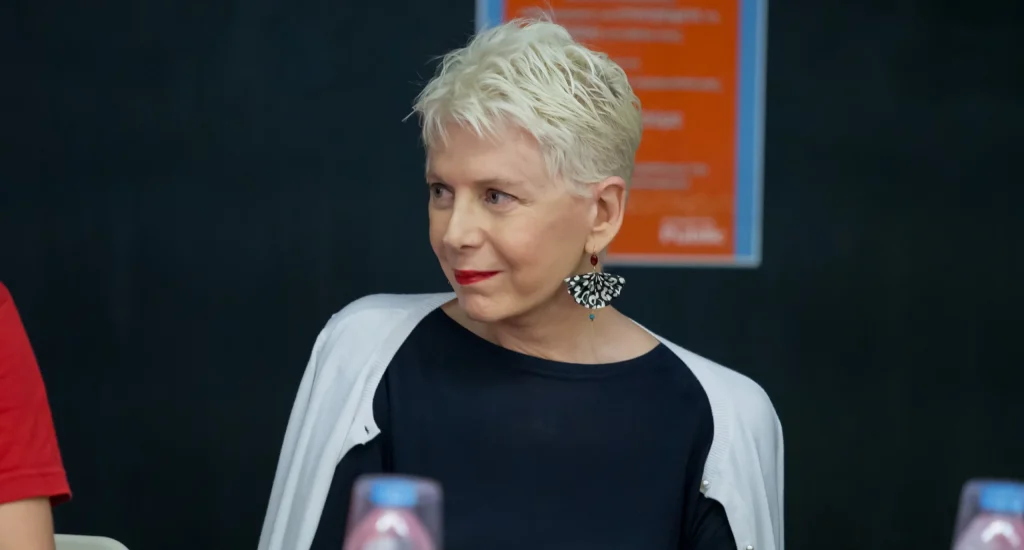 Η απάντηση της Ε.Ακρίτα για την παραπομπή της στο Πειθαρχικό του ΣΥΡΙΖΑ: «Βάζω τα γοβάκια μου και απαντώ στις Ομπρέλες»