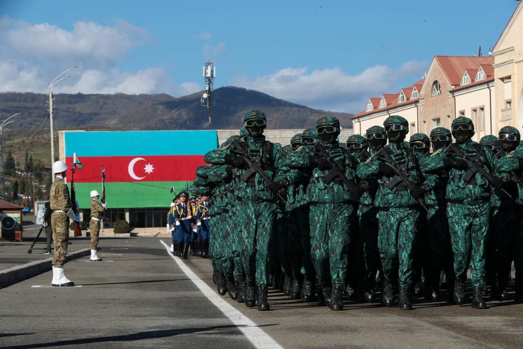 Η πρώτη στρατιωτική παρέλαση του Αζερμπαϊτζάν στην πρωτεύουσα του Ναγκόρνο Καραμπάχ: «Η Αρμενία μην σκέφτεται εκδίκηση»