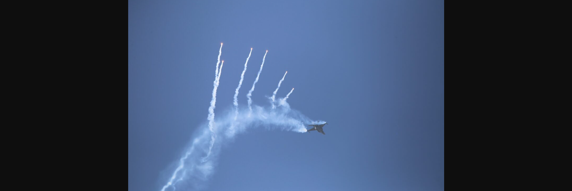 Τα μαχητικά αεροσκάφη ΖΕΥΣ και Δαίδαλος «έσκισαν» τον ουρανό της Λάρισας (βίντεο)