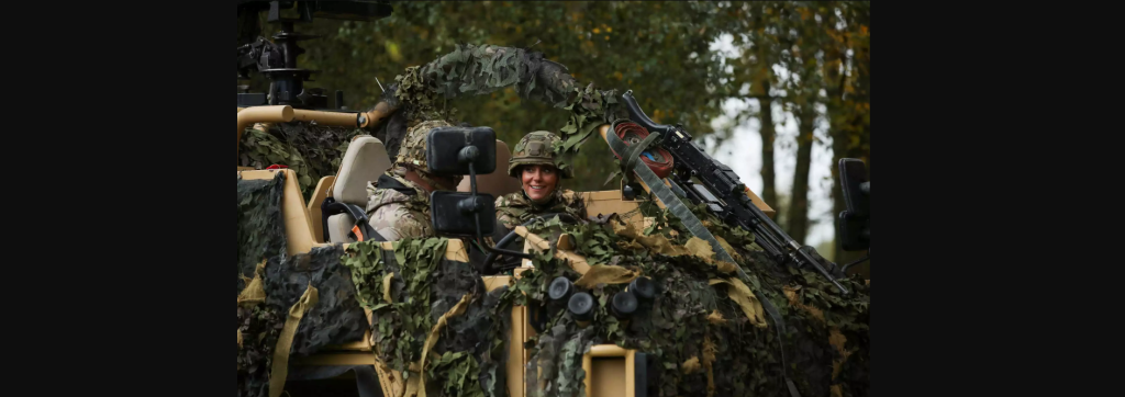 Η Κέιτ Μίντλετον φόρεσε τα χακί στην πρώτη της εμφάνιση ως αρχιστράτηγος τεθωρακισμένων