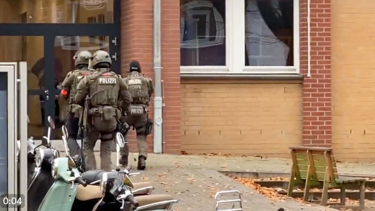 Αμβούργο: Διέφυγαν οι ένοπλοι ανήλικοι που είχαν ταμπουρωθεί σε σχολείο