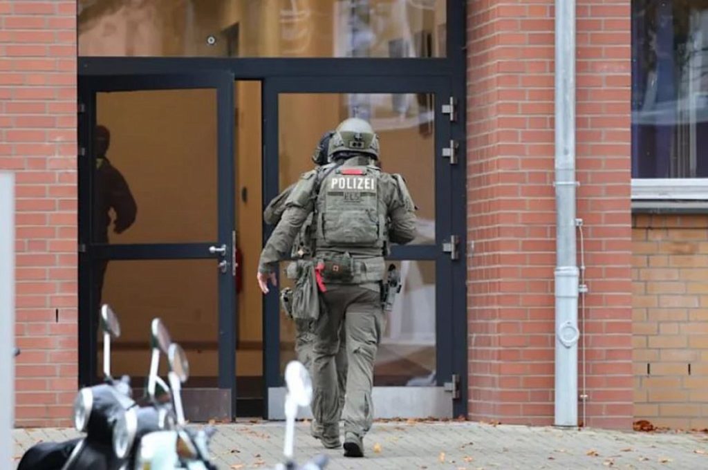 Συνελήφθησαν τέσσερις ανήλικοι για την ένοπλη εισβολή σε σχολείο του Αμβούργου – Κατασχέθηκαν ψεύτικα πιστόλια