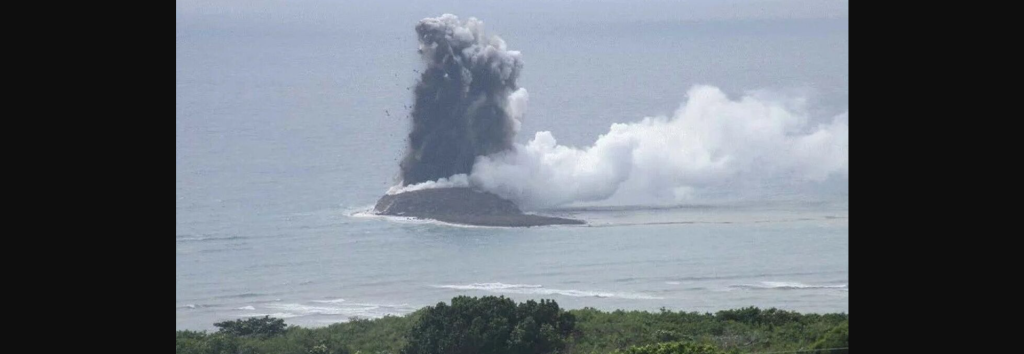 Υποθαλάσσια ηφαιστειακή έκρηξη δημιούργησε νέο νησί στην Ιαπωνία (βίντεο)