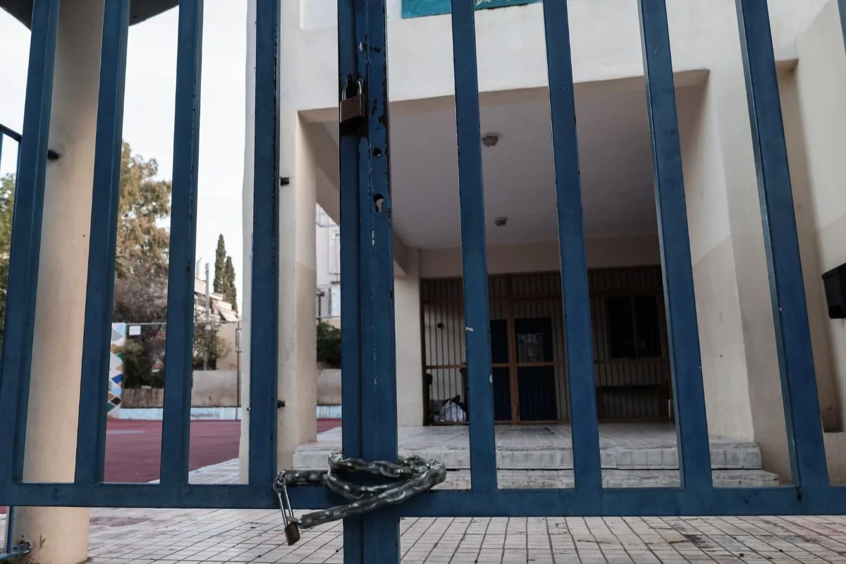 Λάρισα: Τραυματισμός 17χρονου από συμμαθητή του για τα μάτια μιας μαθήτριας – Στο νοσοκομείο ο ανήλικος