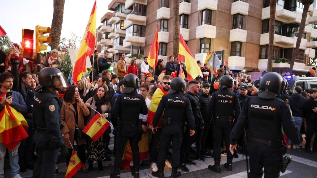 Ισπανία: Προπηλάκισαν Π.Σάντσεθ και Ο.Σολτς στην Μάλαγα (βίντεο)