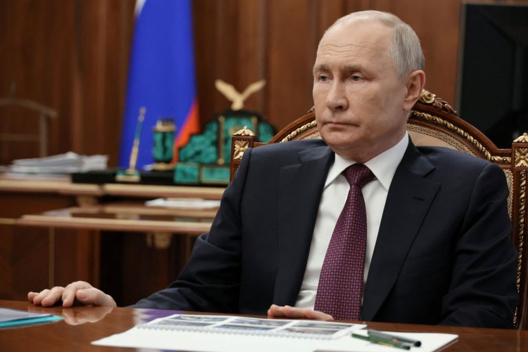 Ρωσία: Αιφνιδιαστική επίσκεψη στο γενικό επιτελείο του στρατού πραγματοποίησε ο Β.Πούτιν