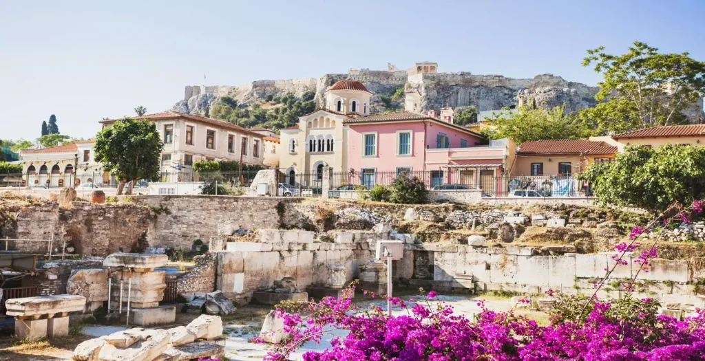 Πλάκα: Πώς πήρε το όνομά της η γραφική γειτονιά της Αθήνας