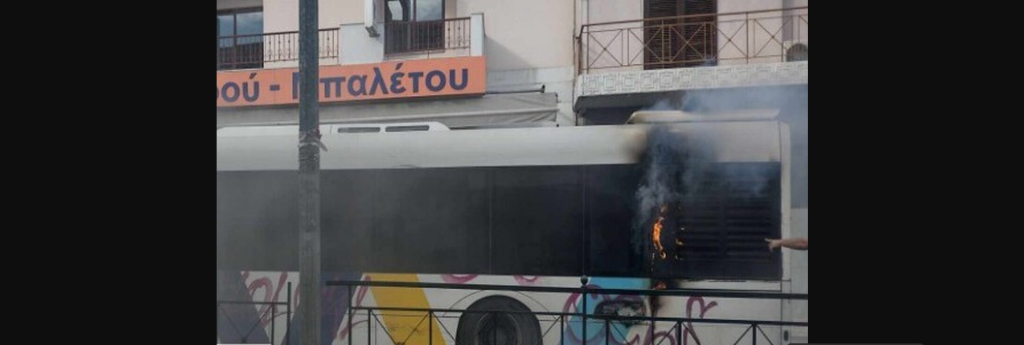 Λεωφορείο τυλίχθηκε στις φλόγες στην Παλλήνη