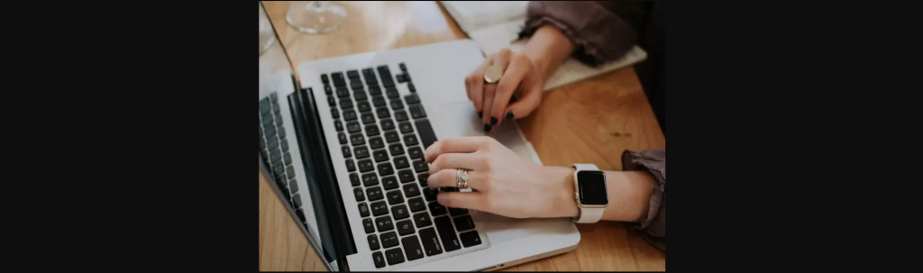 Τι είναι η «νόσος της δαγκάνας» που χτυπά τους λάτρεις της τεχνολογίας