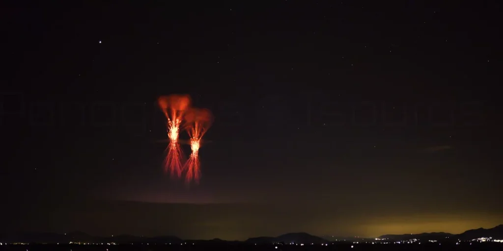 Η εντυπωσιακή φωτογραφία του meteo από σπάνιο κεραυνό «red sprite» στην Ικαρία (φωτο)
