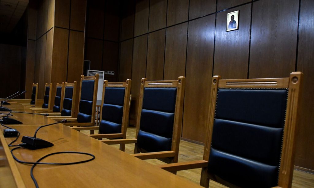 Πανελλαδική αποχή και συγκέντρωση διαμαρτυρίας αποφάσισαν οι δικηγόροι για το φορολογικό νομοσχέδιο